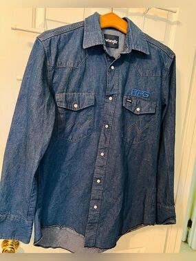 Mens Wrangler Western Shirt, Dark Denim w/ Pearlized Snaps, Embroidered, Size M